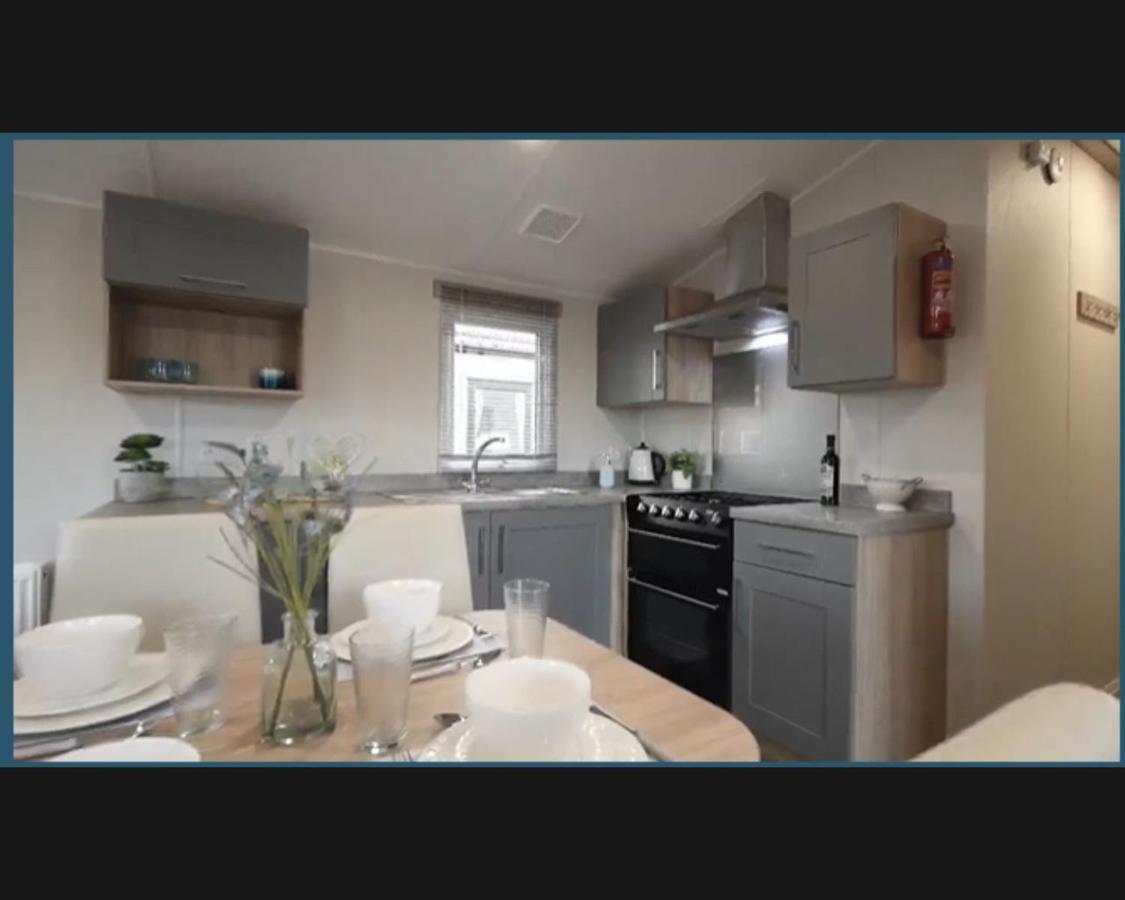 Exotic 3-Bed Caravan At Newquay Holiday Park Villa Exteriör bild