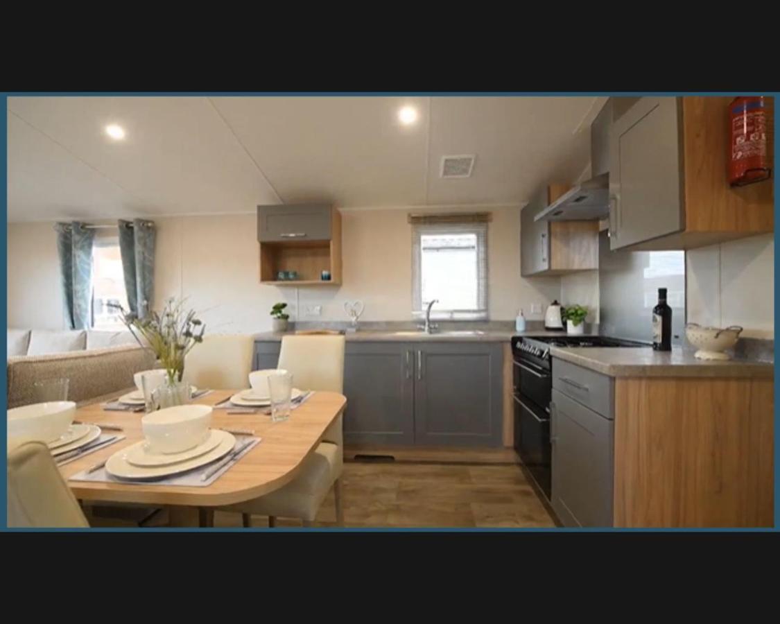 Exotic 3-Bed Caravan At Newquay Holiday Park Villa Exteriör bild